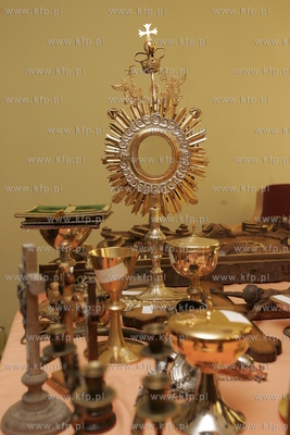 Uratowane zabytki ze spalonego kosciola sw. Katarzyny...