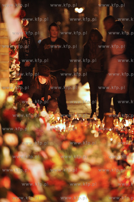 Zaloba po katastrofie samolotu prezydenckiego pod Smolenskiem....