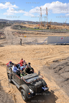 Budowa stadionu w Gdansku Letnicy. Mieszkancy Gdanska...