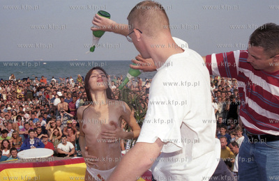 Wybory Miss Mokrego Podkoszula na plazy w Sopocie przed...