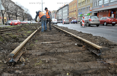 Rozbiorka starego torowiska tramwajowego na al. Grunwaldzkiej...
