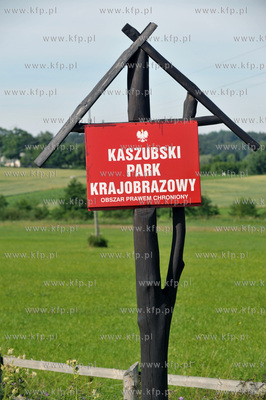 Tablica informacyjna w Sianowie. Kaszubski  Park Krajobrazowy.17.07.2011...