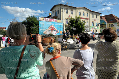 Dozynki w Luzienie na Kaszubach. Dozynkowy korowod...
