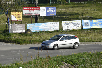 Garcz, gmina Chmielno. Bannery reklamowe na płocie...