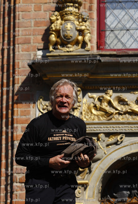 Gdansk. Dlugi Targ. Happening pt Aktorzy Przyjechali...