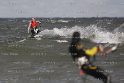 Gdansk Brzezno. Silny wiatr, duza fala to wymarzone...