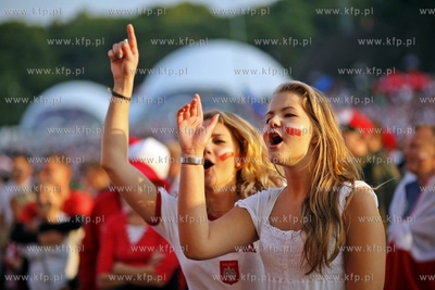 Gdansk. Mistrzostwa europy w pilce noznej. Kibice ogladaja...