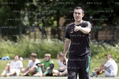 Gdansk Zaspa. Pilkarski turniej dzikich druzyn Do przerwy...