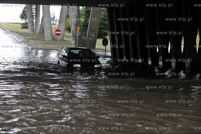 Gdansk Zaspa. Zalany przejazd pod wiaduktem na Al....
