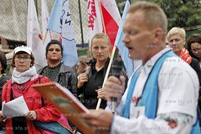 Protest pracownikow pomorskich szpitali pod siedziba...