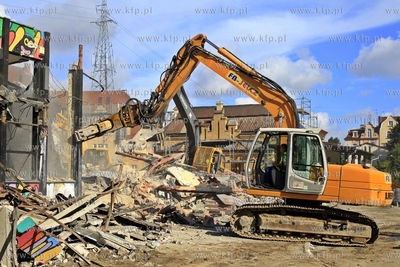 Wyburzanie budynku dworca PKP w Sopocie.
01.08.2013
fot....