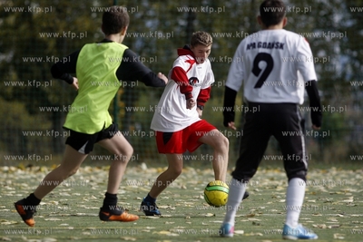 Gdansk Zaspa. Pilkarski turniej dzikich druzyn Do przerwy...