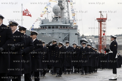Port Wojenny w Gdyni Oksywie. Rozformowanie dowodztwa...