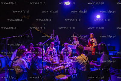 Festiwal Świat Mało Znany. Koncert zespołu Caritas...