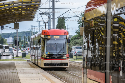 Tramwaj specialnej lini 60 uruchomionej przed meczem...