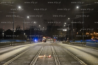 Most Siennicki.został zamknięty dla ruchu kołowego,...