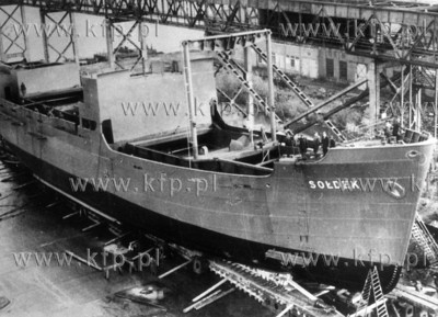 Pierwszy polski pelnomorski statek zbudowany po wojnie...