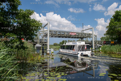 Pętla Żuławska. Zwodzony most nad Tugą w Żelichowie....