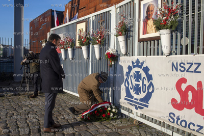 Plac Solidarności w Gdańsku. Uroczystość złożenia...