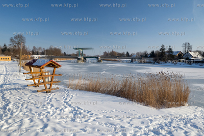 Zima na Żuławach. Drewnica, okolice mostu zwodzonego...
