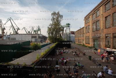 Gdańsk.  Życie kulturalno - rozrywkowe na terenach...