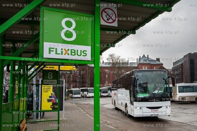 Gdańsk, Dworzec PKS. Nz. Autobus sieci Flixbus. 28.11.2019...