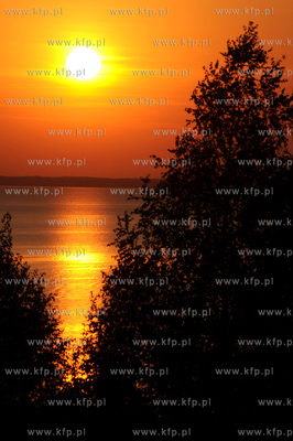 Suchacz. Zachod slonca nad Zalewem Wislanym  03.05.2009...