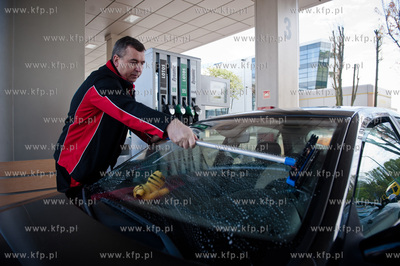 Gdansk. Nowo otwarta stacja benzynowa grupy Lotos....