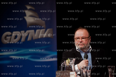 Gdynia. Teatr Miejski im Witolda Gombrowicza. Jesienne...