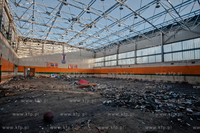 Gdansk. Rozbiorka hali sportowej nalzacej do klubu...