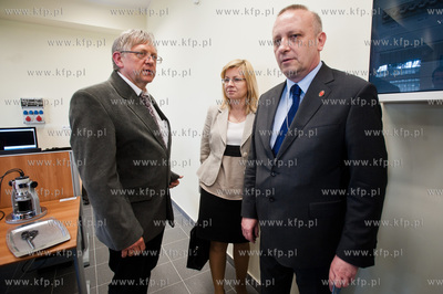 Uniwewrsytet Gdanski. Wydzial Matematyki, Fizyki i...