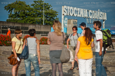 Stocznia Gdanska. Spacer z przewodniczka, bedacy czescia...