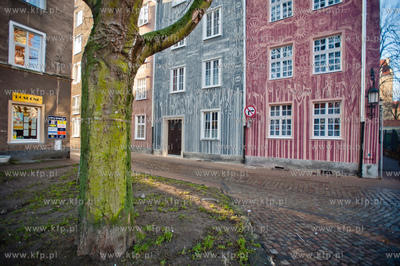 Gdansk. Odremontowane, nowo pomalowane kamieniczki...