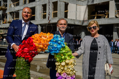 Gdynia. Uroczyste zawieszenie wiechy na nowo powstajacym...