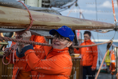 Gdynia. Basen Prezydenta. Uczestnicy Onko-Rejsu wyruszaja...
