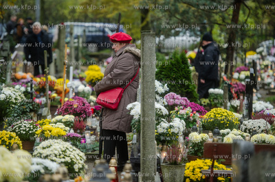 Gdańsk. Cmentarz św. Jadwigi w Nowym Porcie. Dzień...