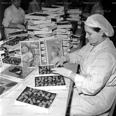 Pakowanie bombonierek w ZPC Baltyk w Gdansku Oliwie.
10.12.1967
0001196z_grudzien1967
Fot....