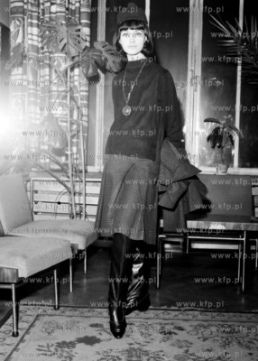 Moda poczatku lat 60. 1960 0007519z Fot. Zbigniew Kosycarz...