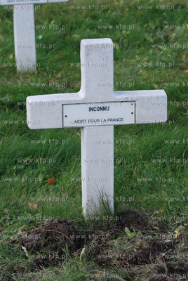 Wojskowy Cmentarz Francuski przy Powstancow Warszawskich...