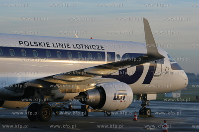 Gdansk, Rebiechowo. Nz. Embraer EMB-175LR linii LOT...