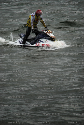 Mistrzostwa Polski Skuterow Wodnych przy molo w Brzeznie...
