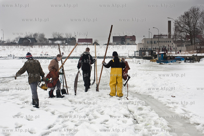 Gdansk Swibno. NZ Rybacy z portu w Swibnie na wlasna...