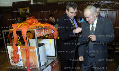 Slupsk

Nowy wozek do produkcji waty otrzymal na...