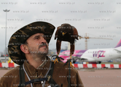Sokolnik ze skrzydlatymi przyjaciolmi, nowymi pracownikami...
