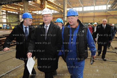 Minister Skarbu Aleksander Grad odwiedzil spolki dzialajace...