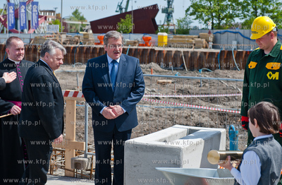Pomnik Trzech Krzyzy na Placu Solidarnosci w Gdansku.....