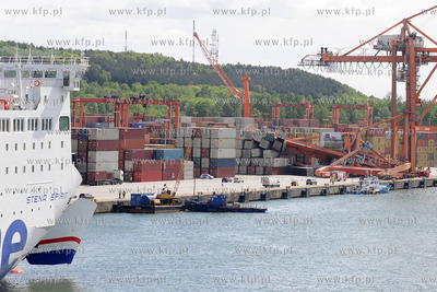 Przystan promowa Stena Line w Gdyni. Wychodzacy w podroz...