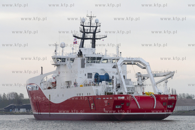 Kablowiec Siem Aimery - wychodzi z portu Gdansk w dniu...