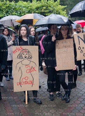 Starogard Gdański. Ogólnopolski czarny protest kobiet....