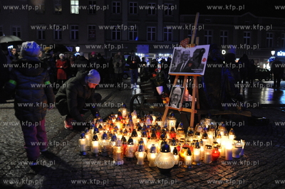 Mieszkańcy Kościerzyny oddali hołd zmarłemu prezydentowi...